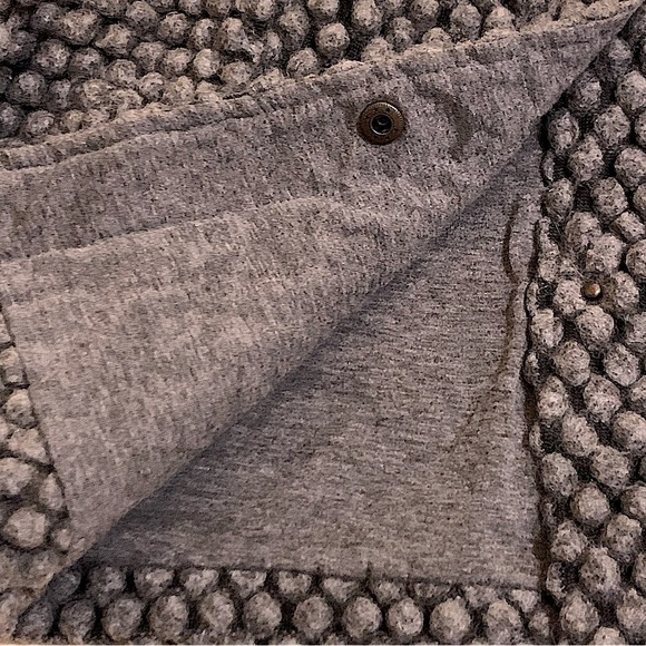 GENUINE Kids From Oshkosh Grey Wool Blend Pom Pom Sweater Jacket Size 3T - Picture 4 of 9